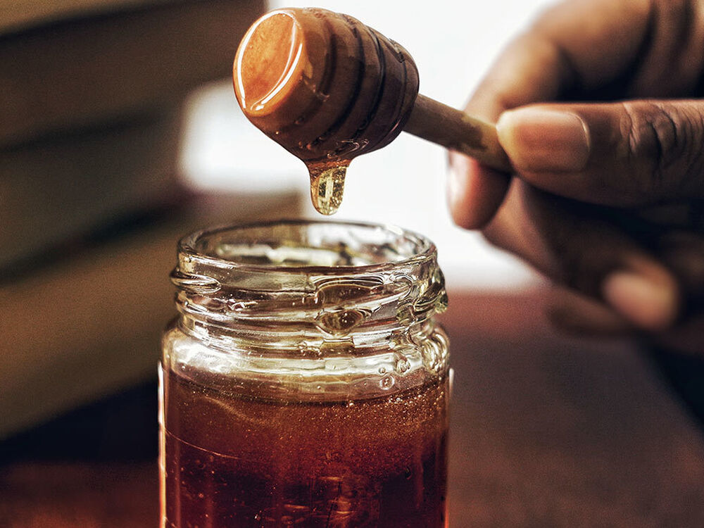 Is-mānuka-honey-really-a-secret-beauty-ingredient 100% Pure New Zealand Honey